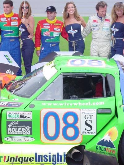 daytona-girls.jpg - 46481 Bytes