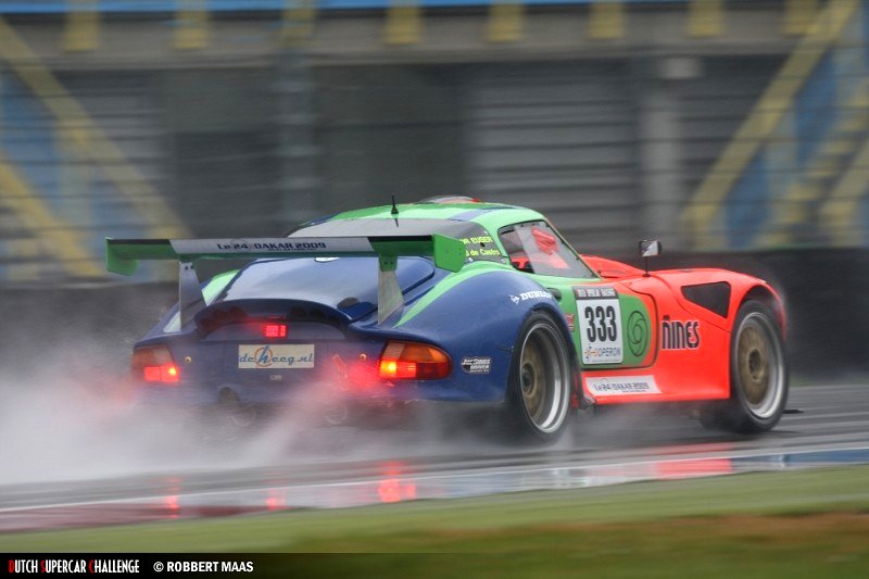 Bermudez de Castro slithers back onto track in wet race