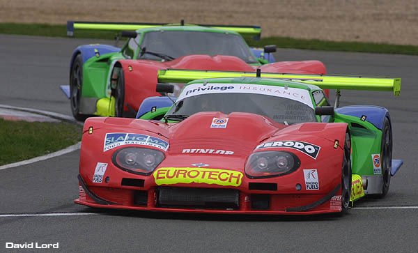 Euser chased by Hindley in closing laps