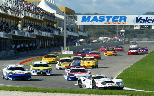 Marcos takes the lead from the Saleen.